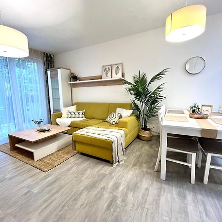 The Elite Suite Downtown 2- Bedroom Apt Ac & Garage Parking Bratislava Dış mekan fotoğraf