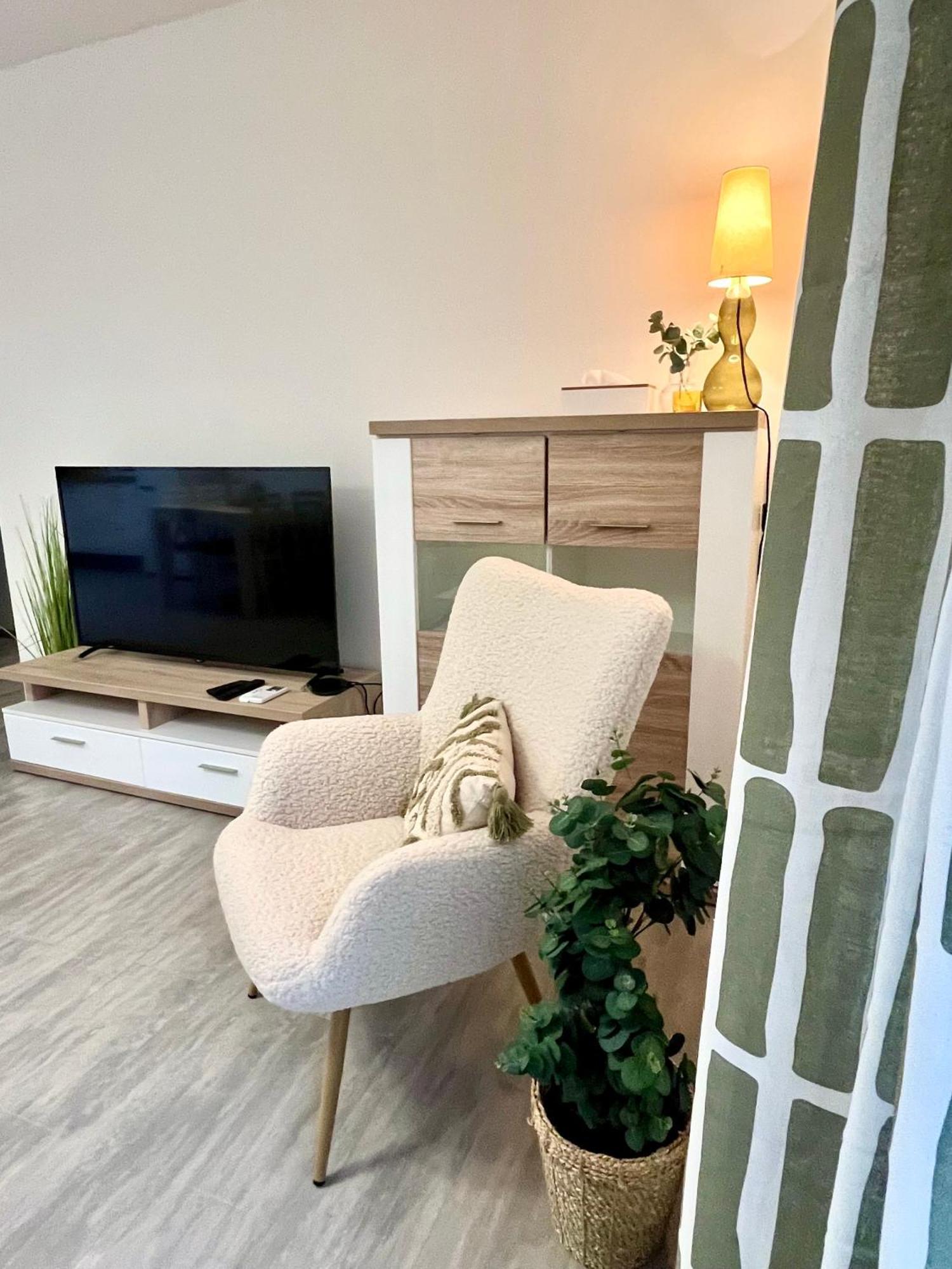 The Elite Suite Downtown 2- Bedroom Apt Ac & Garage Parking Bratislava Dış mekan fotoğraf