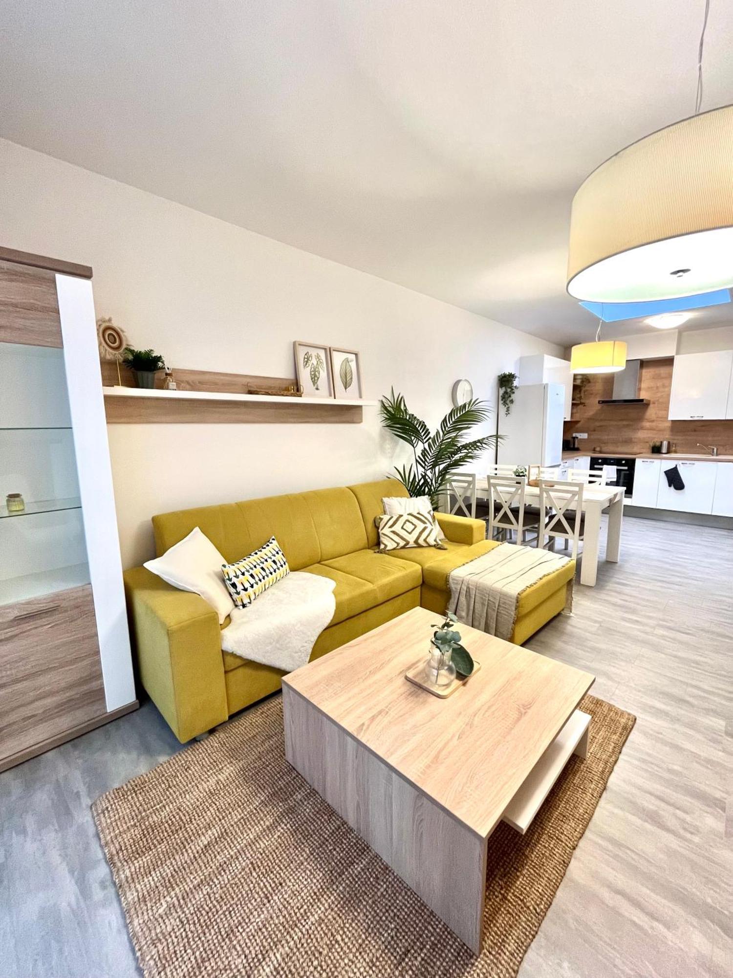 The Elite Suite Downtown 2- Bedroom Apt Ac & Garage Parking Bratislava Dış mekan fotoğraf