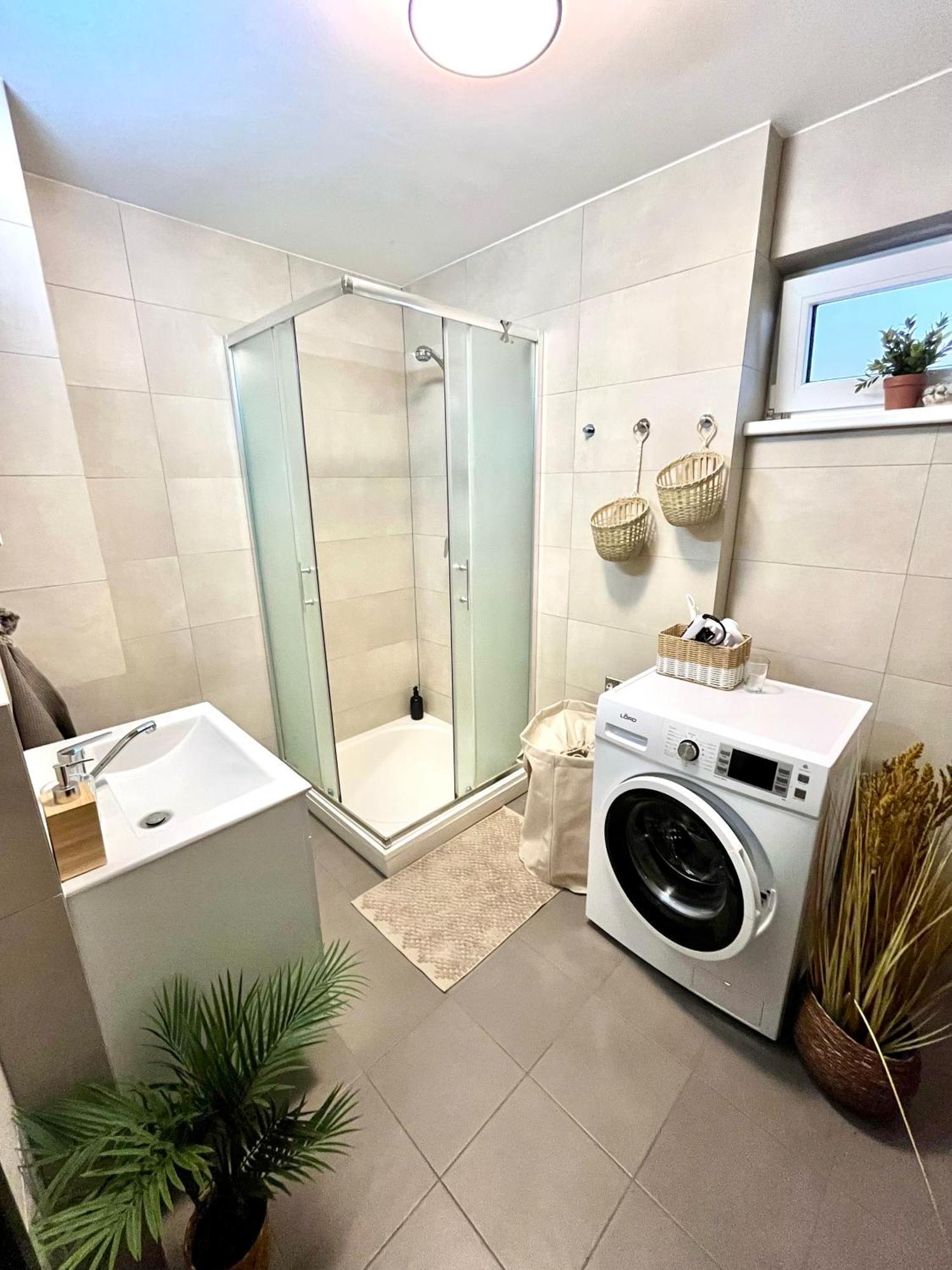 The Elite Suite Downtown 2- Bedroom Apt Ac & Garage Parking Bratislava Dış mekan fotoğraf